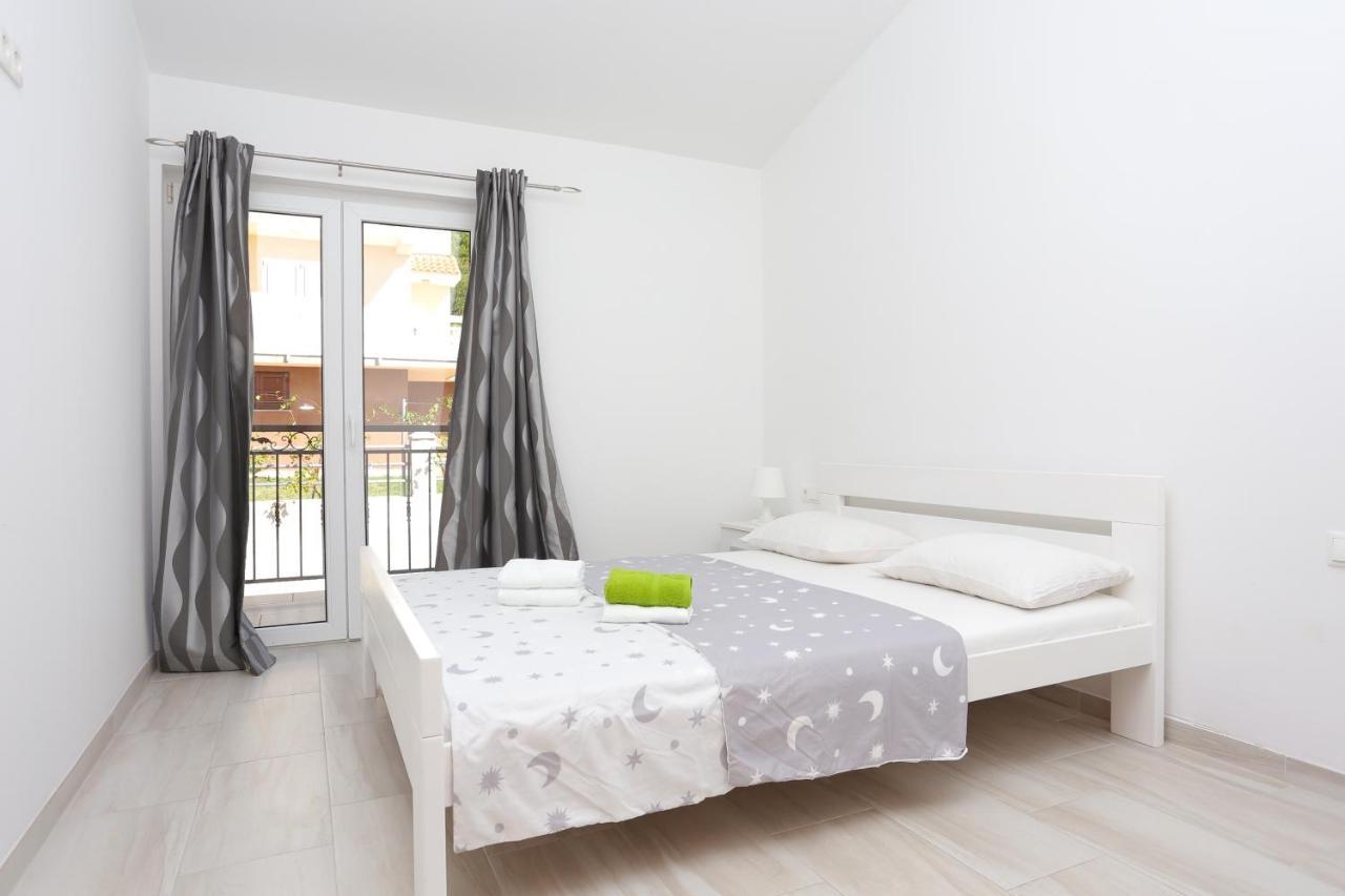 Apartments With A Parking Space Stanici, Omis - 17894 Quarto foto